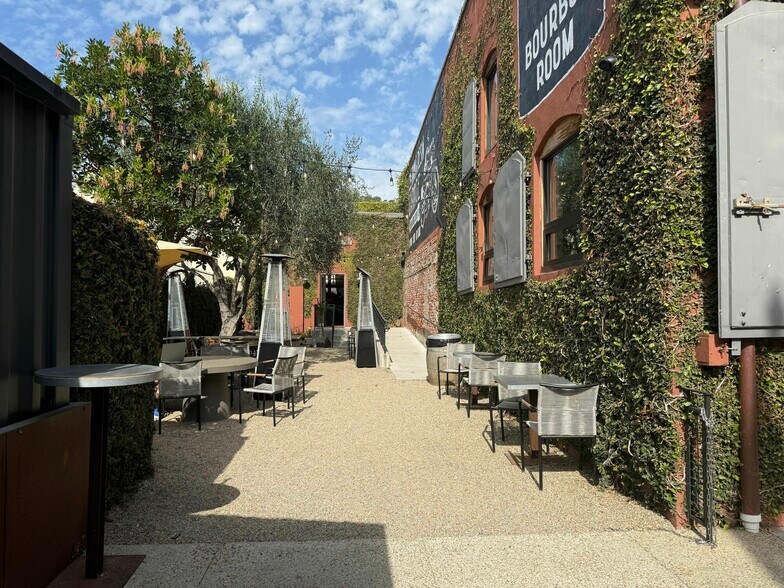 324 E Main St, Ventura, CA à louer - Photo de l’immeuble – Image 3 sur 5
