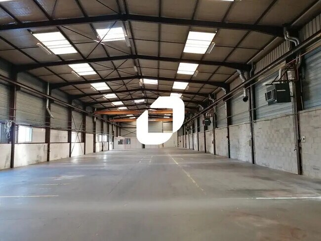 Plus de détails pour Bureau, Local d'activités à louer