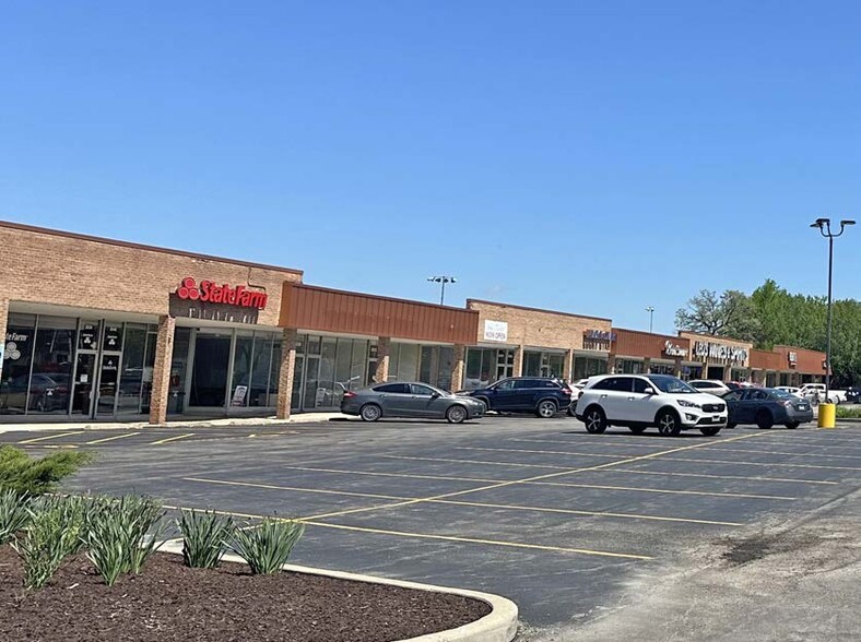 3010-3054 W Hobson Rd, Woodridge, IL à louer - Photo de l’immeuble – Image 1 sur 6