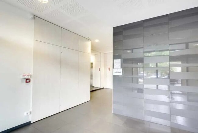 Plus de détails pour 1-3 Avenue Salvador Allende, Vaulx-en-Velin - Bureau à vendre