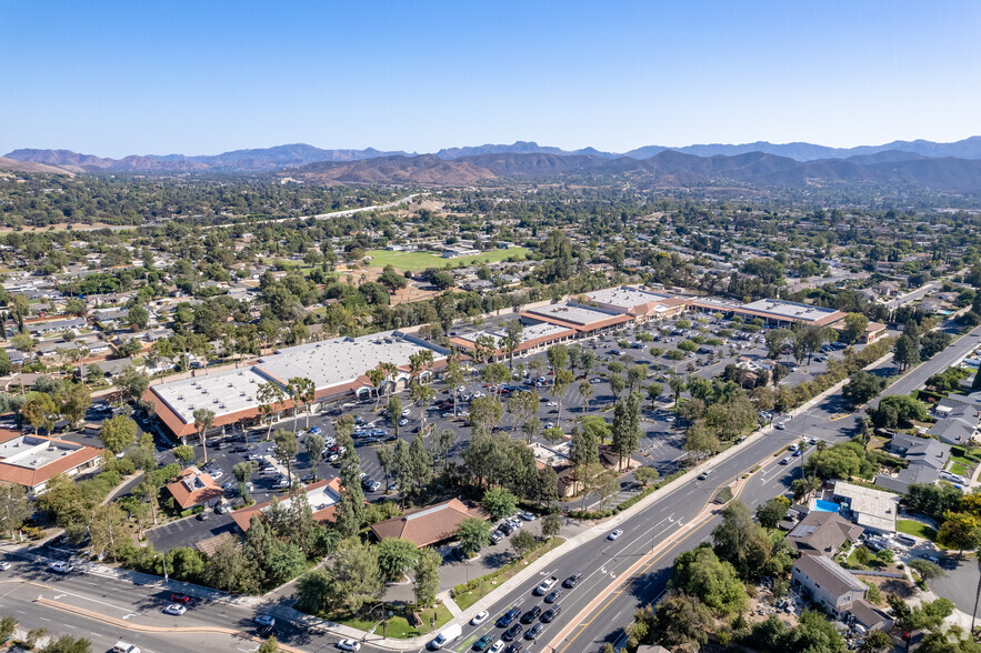 1336-1416 N Moorpark Rd, Thousand Oaks, CA à vendre - Photo de l’immeuble – Image 3 sur 12