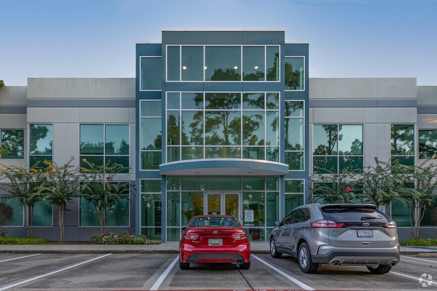 15109 Heathrow Forest Pky, Houston, TX à vendre - Photo de l’immeuble – Image 2 sur 10