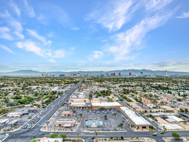 3728-3750 E Flamingo Rd, Las Vegas, NV à vendre - Photo de l’immeuble – Image 3 sur 5