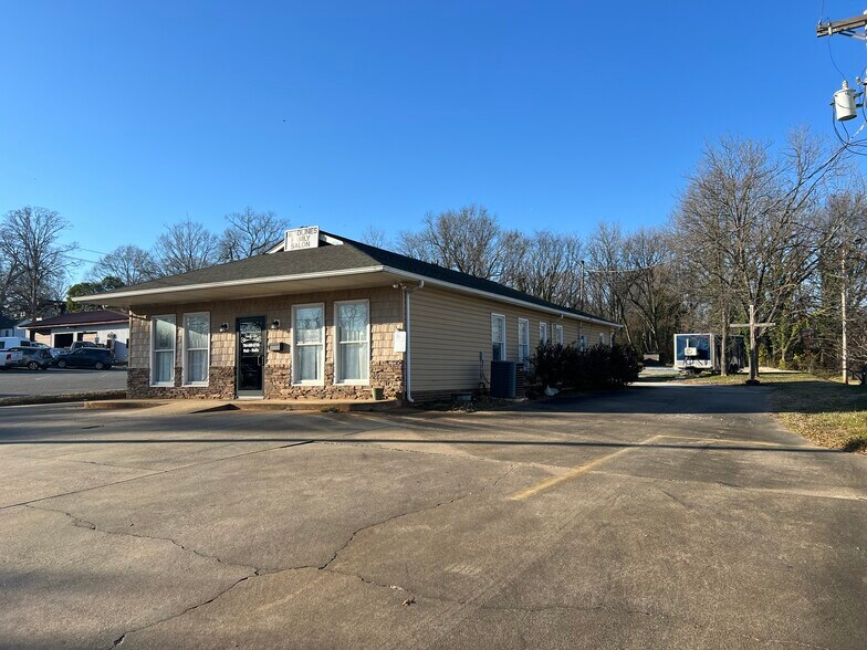 209 E King St, Kings Mountain, NC à vendre - Photo de l’immeuble – Image 2 sur 7