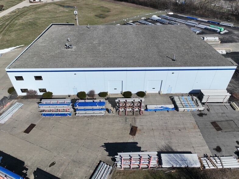 2015 Stapleton Ct, Forest Park, OH à vendre - Photo de l’immeuble – Image 2 sur 9