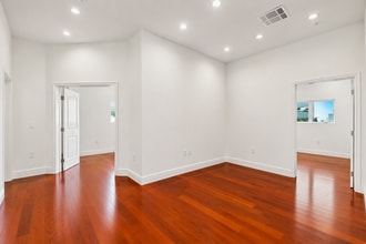 1112 N Sherbourne Dr, West Hollywood, CA à louer Photo intérieure– Image 1 sur 23
