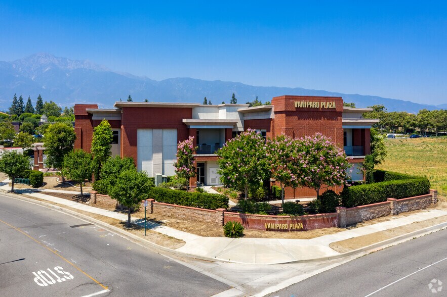 10832 Laurel St, Rancho Cucamonga, CA à louer - Photo de l’immeuble – Image 2 sur 3