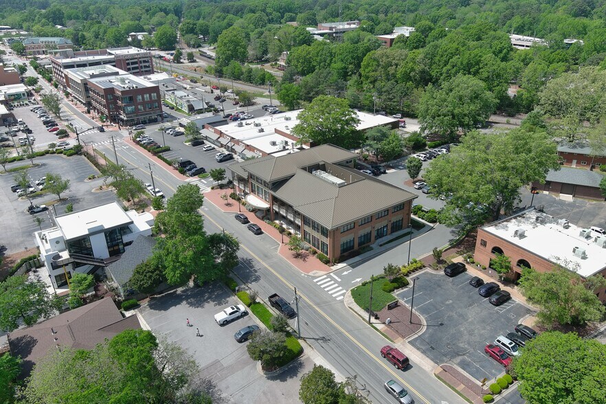 215 E Chatham St, Cary, NC à louer - Photo de l’immeuble – Image 2 sur 6