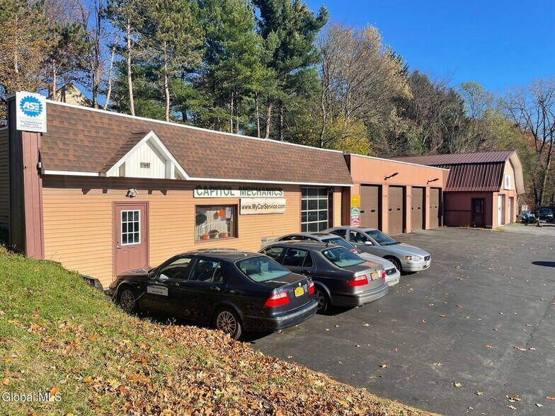 152 Speigletown Rd, Troy, NY à vendre - Photo de l’immeuble – Image 2 sur 19