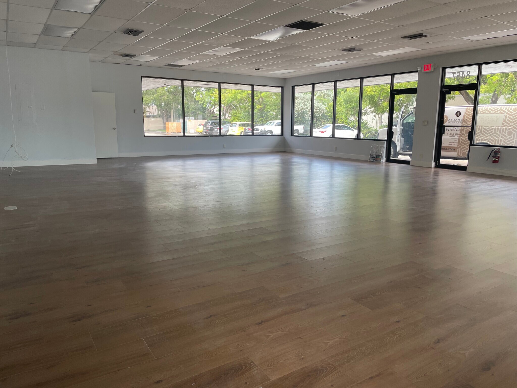 8455-8471 W Oakland Park Blvd, Sunrise, FL à louer Photo de l’immeuble– Image 1 sur 18