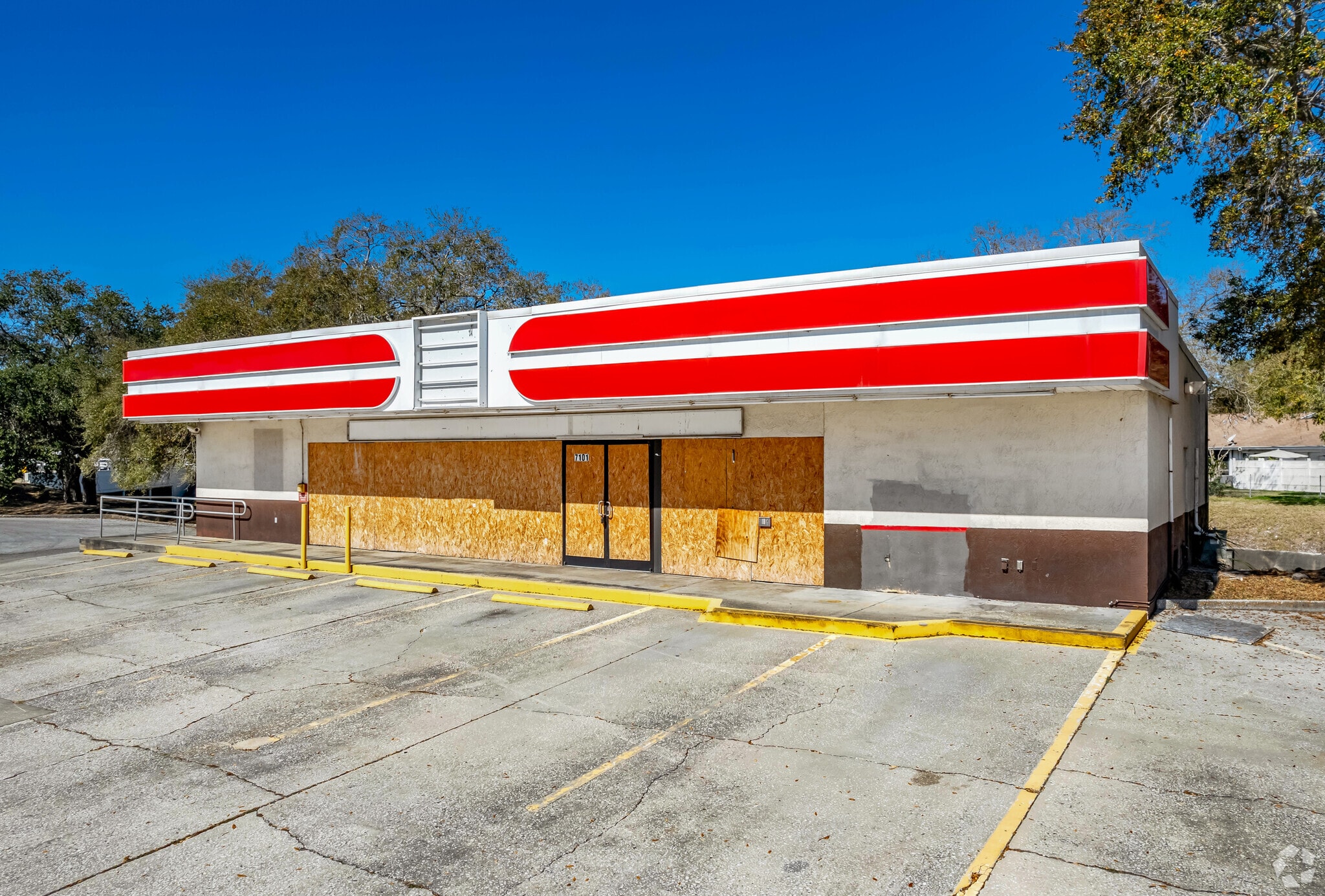 7101 54th Ave N, Saint Petersburg, FL à vendre Photo principale– Image 1 sur 6