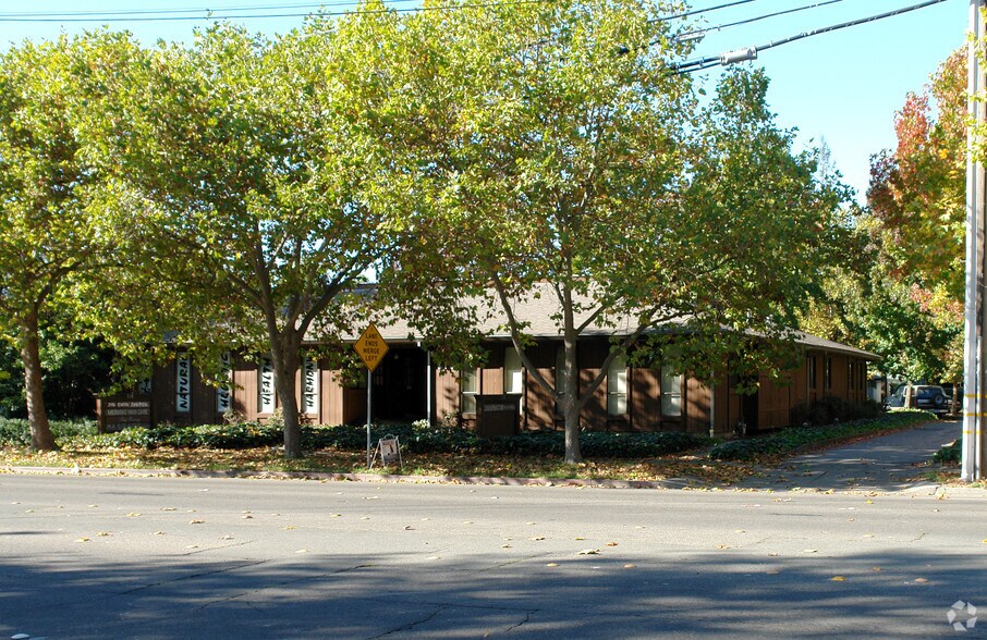 315 E Cotati Ave, Cotati, CA à louer - Photo de l’immeuble – Image 2 sur 3