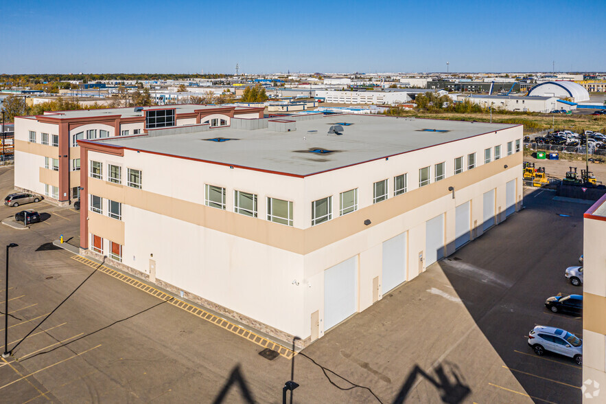 9470 51st Ave, Edmonton, AB à louer - Photo de l’immeuble – Image 2 sur 3