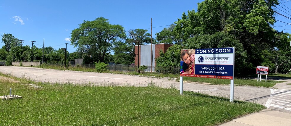 31655 Southfield Rd, Beverly Hills, MI à louer - Photo de l’immeuble – Image 2 sur 6