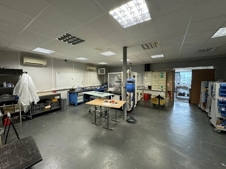 Local d'activités dans Mareuil-lès-Meaux à vendre - Photo de l’immeuble – Image 3 sur 5