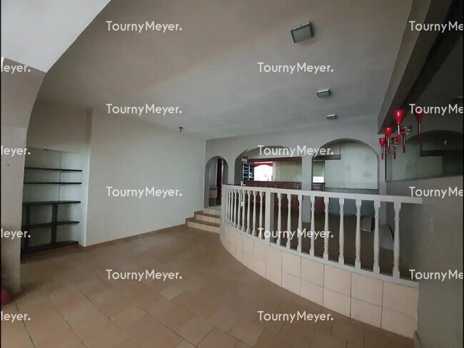 Plus de détails pour 12 Rue Marechal Foch, Auray - Local commercial à vendre