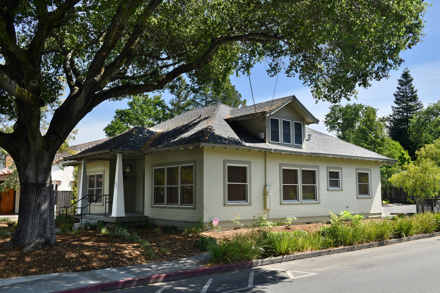 596 E 1st St, Sonoma, CA à louer - Photo de l’immeuble – Image 3 sur 17