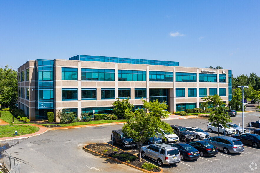 501 Fellowship Rd, Mount Laurel, NJ à louer - Photo de l’immeuble – Image 2 sur 9