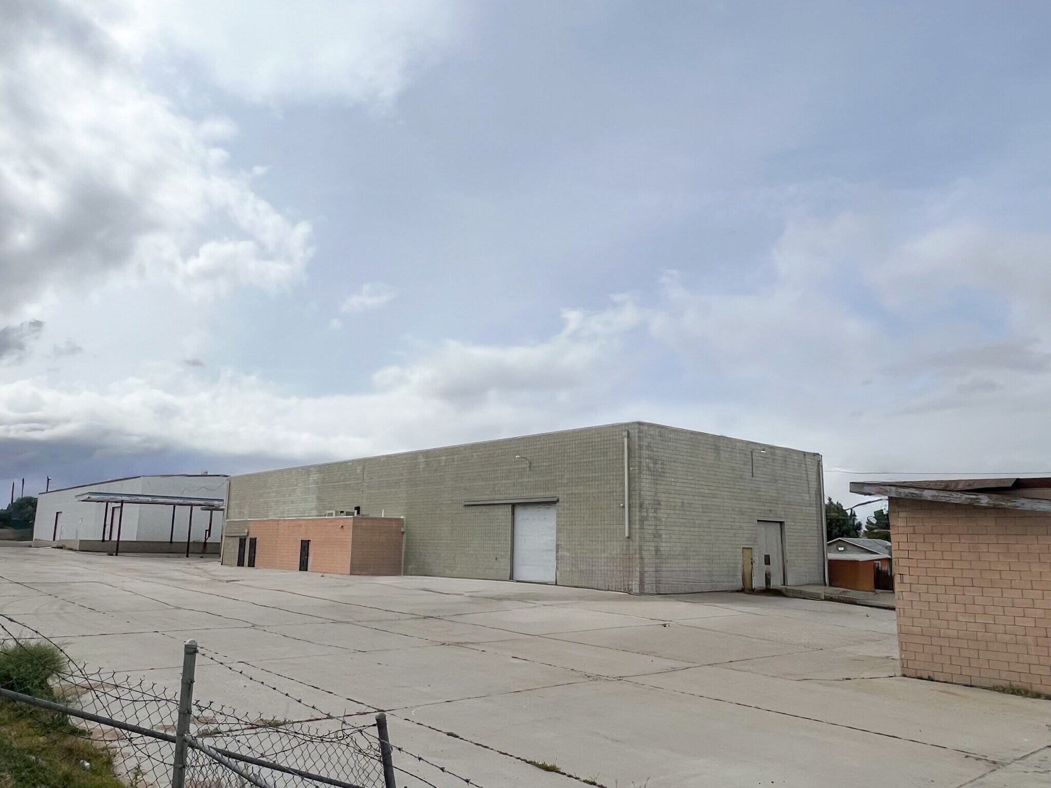 2374 E Main St, Barstow, CA à louer Photo principale– Image 1 sur 13