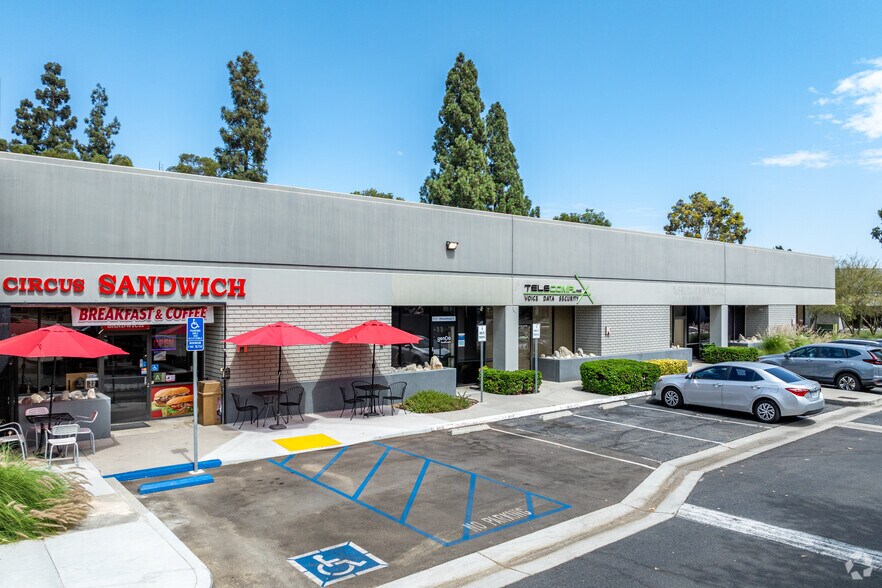 11721 Telegraph Rd, Santa Fe Springs, CA à vendre - Photo de l’immeuble – Image 2 sur 5