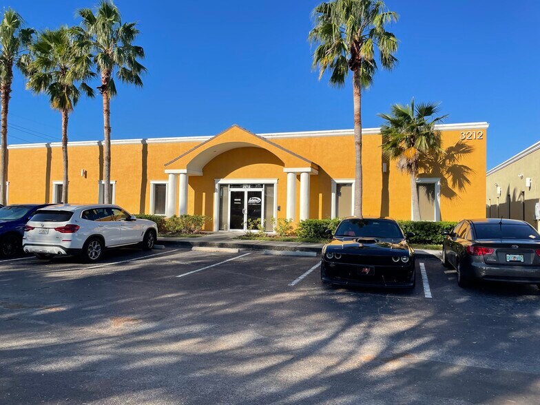 3206-3212 Parkside Center Cir, Tampa, FL à louer - Photo de l’immeuble – Image 2 sur 18