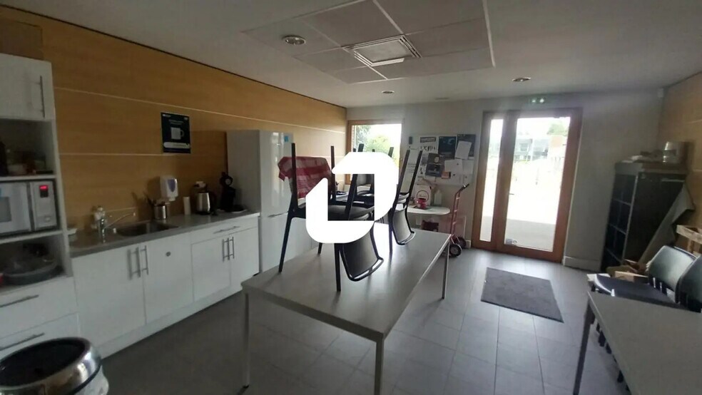 Bureau dans Sainghin-en-Mélantois à louer - Photo de l’immeuble – Image 3 sur 8