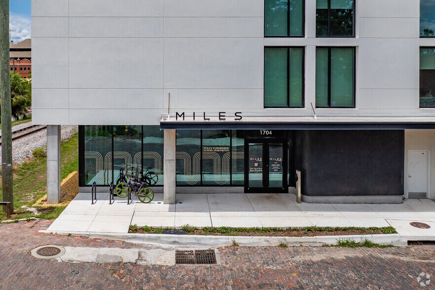 1704 N 17th St, Tampa, FL à louer - Photo de l’immeuble – Image 3 sur 6