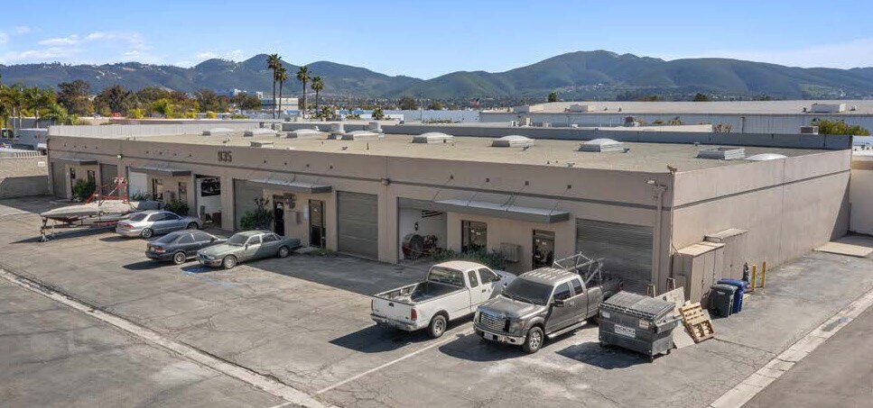 935 Bailey Ct, San Marcos, CA à louer - Photo de l’immeuble – Image 2 sur 5