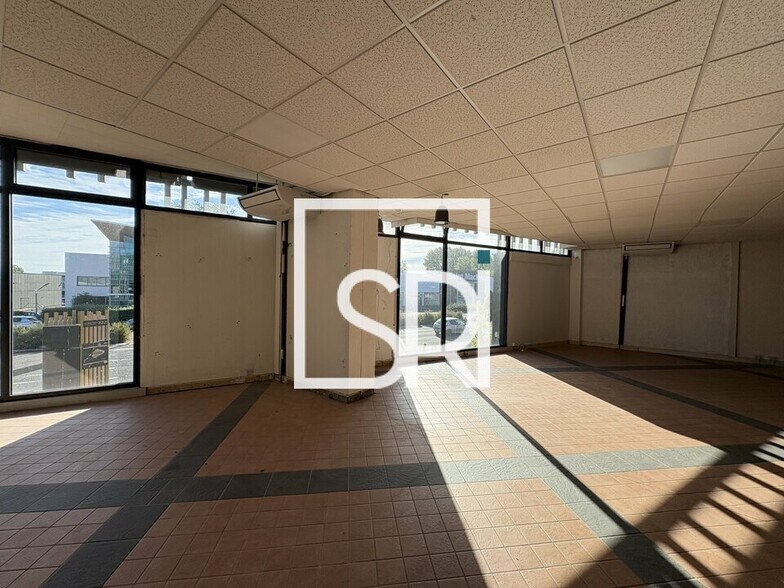 Local commercial dans Clermont Ferrand à louer - Photo de l’immeuble – Image 1 sur 12