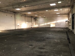 2440 W Commodore Way, Seattle, WA à louer Photo intérieure– Image 2 sur 4