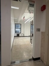 225 Broadway, New York, NY à louer Photo intérieure– Image 1 sur 3