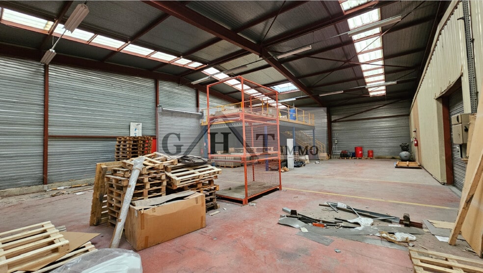 Industriel/Logistique dans Neuilly-en-Thelle à vendre - Photo intérieure – Image 2 sur 6