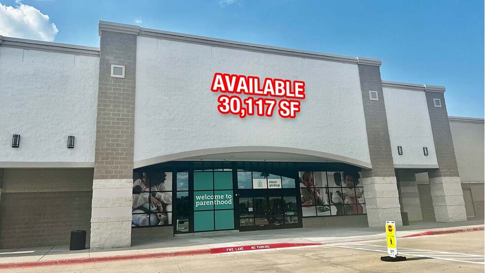 729 Hebron Pky, Lewisville, TX à louer - Photo de l’immeuble – Image 3 sur 42