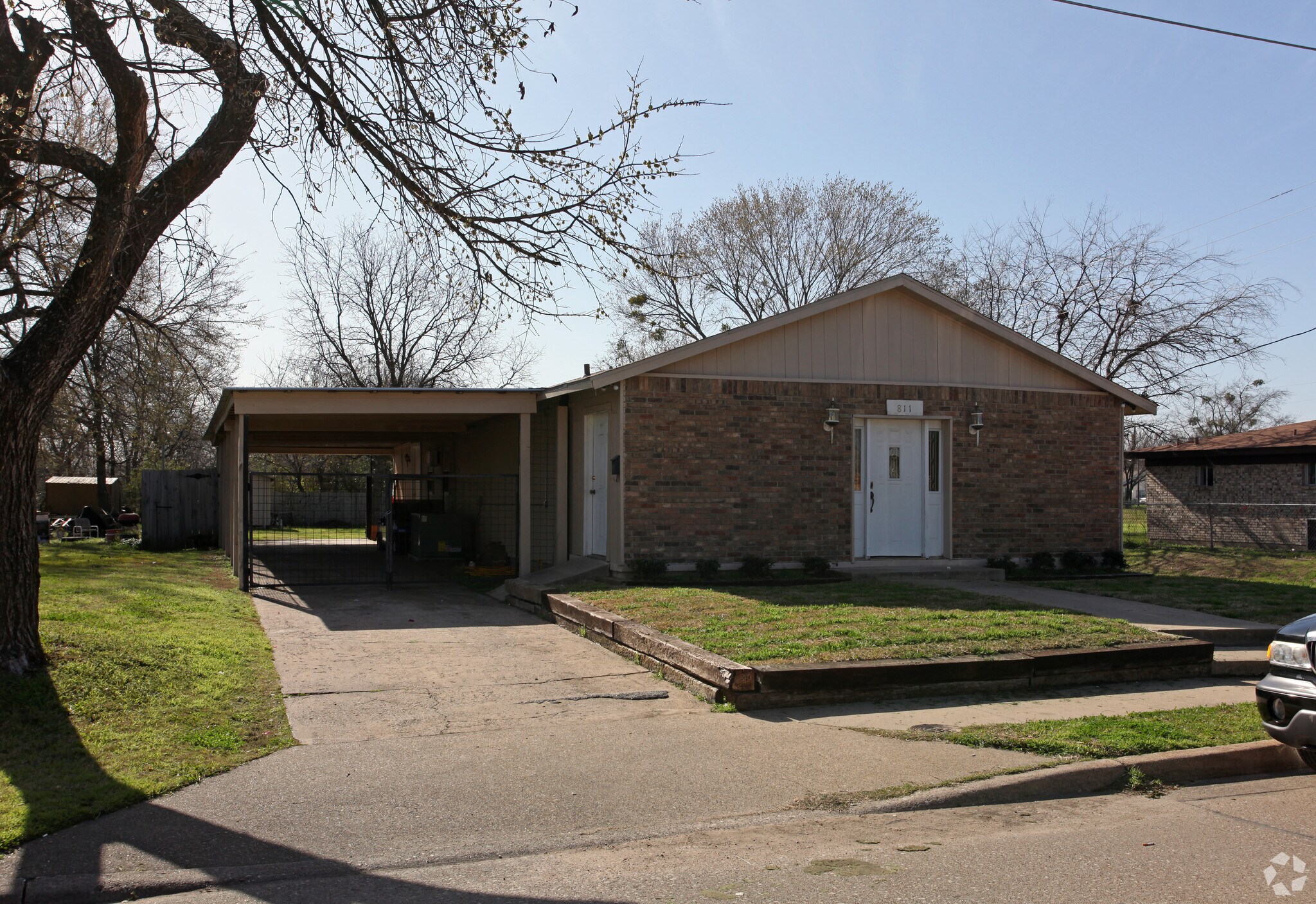 811 W Brown St, Ennis, TX à louer Photo principale– Image 1 sur 5