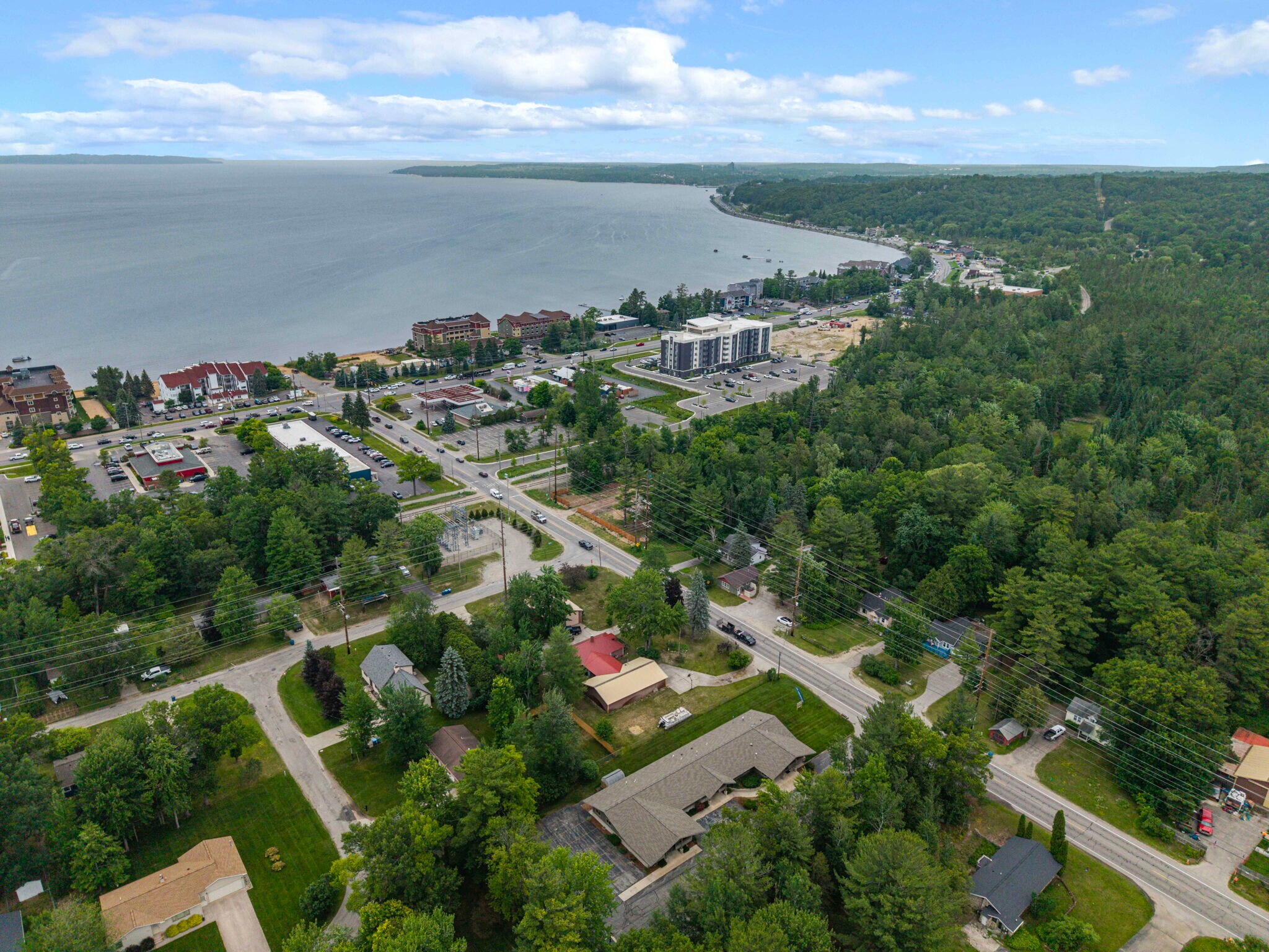 3819 4 Mile Rd N, Traverse City, MI à vendre Photo de l’immeuble– Image 1 sur 7