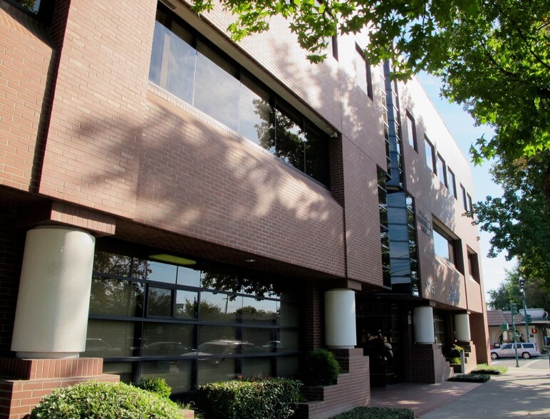 1315 Alhambra Blvd, Sacramento, CA à louer - Photo de l’immeuble – Image 3 sur 7