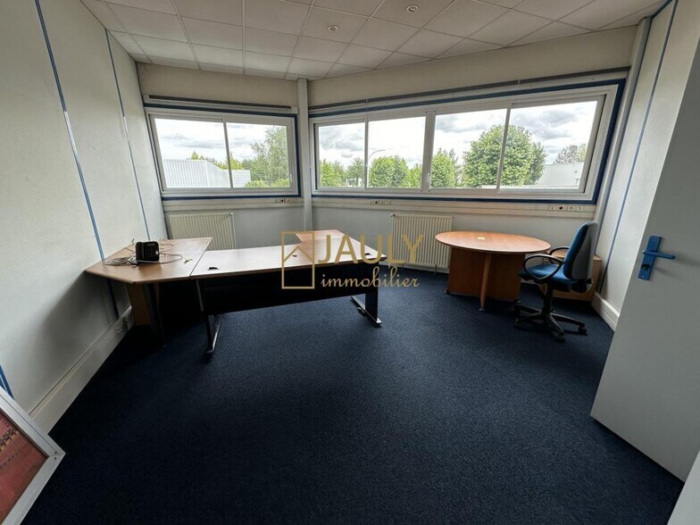 Bureau dans Quincy-Voisins à louer - Photo de l’immeuble – Image 3 sur 9