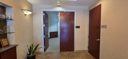 1601 E Orangewood Ave, Anaheim, CA à louer Photo intérieure– Image 1 sur 15