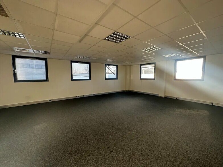 Bureau dans Entzheim à louer - Photo de l’immeuble – Image 3 sur 6