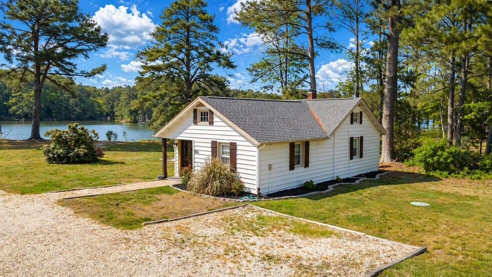 172 Aldebaran Rd, Mathews, VA à vendre - Photo de l’immeuble – Image 3 sur 39