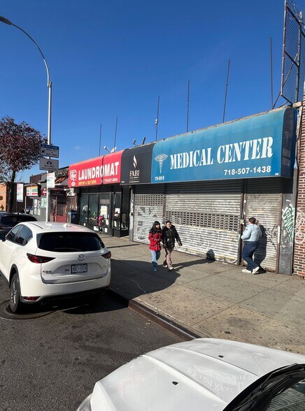 7909 Northern Blvd, Jackson Heights, NY à louer - Photo de l’immeuble – Image 2 sur 3