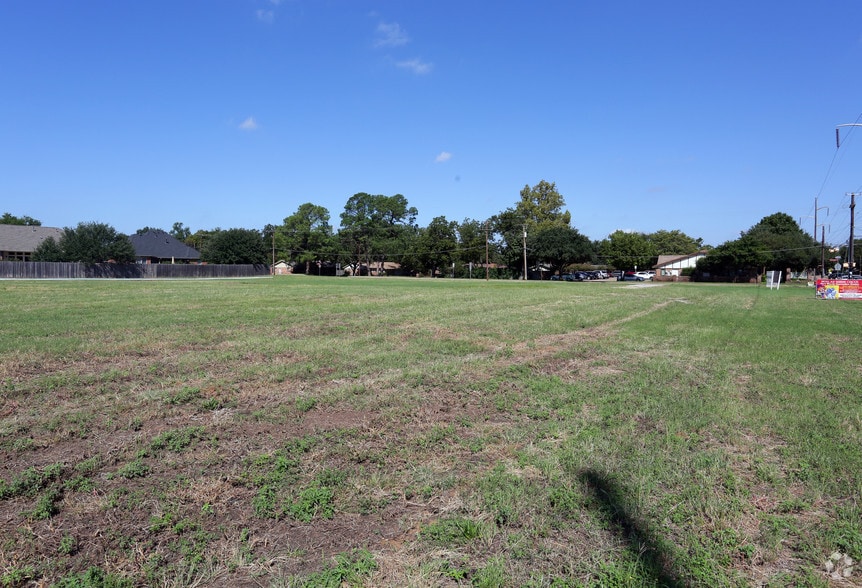 Smith Barry Rd & Bowen Rd, Pantego, TX à vendre - Photo principale – Image 1 sur 4
