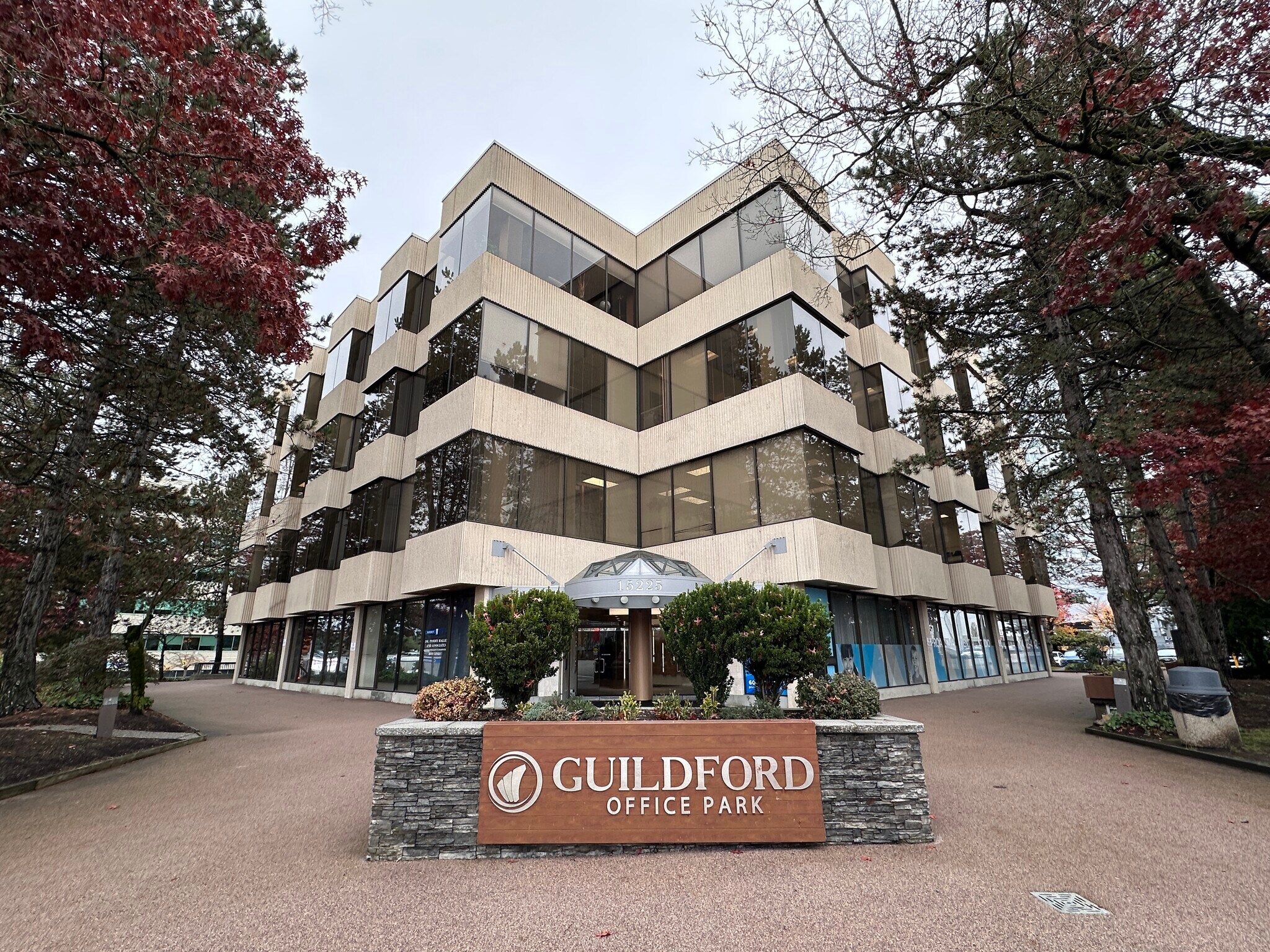 15225 104th Ave, Surrey, BC à louer Photo de l’immeuble– Image 1 sur 7