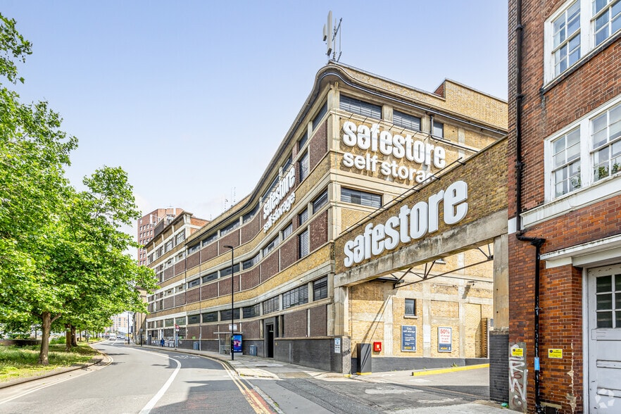 23-26 Gillender St, Londres à louer - Photo de l’immeuble – Image 1 sur 4