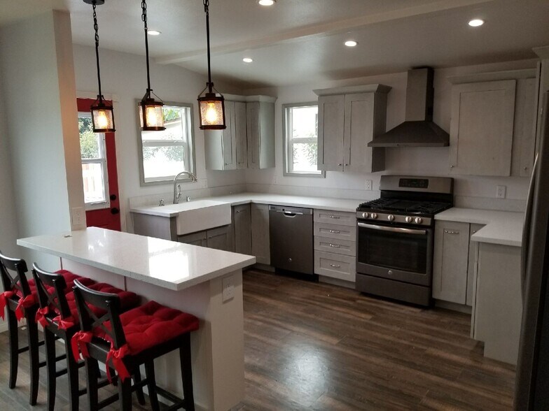 523 W Gutierrez St, Santa Barbara, CA à vendre - Photo de l’immeuble – Image 2 sur 13