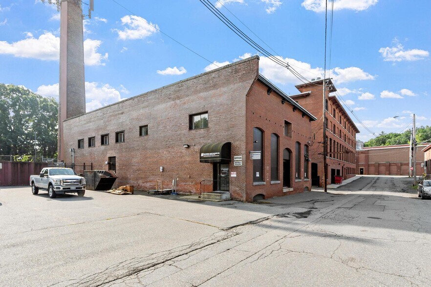 19 Parker St, Clinton, MA à vendre - Photo de l’immeuble – Image 3 sur 9
