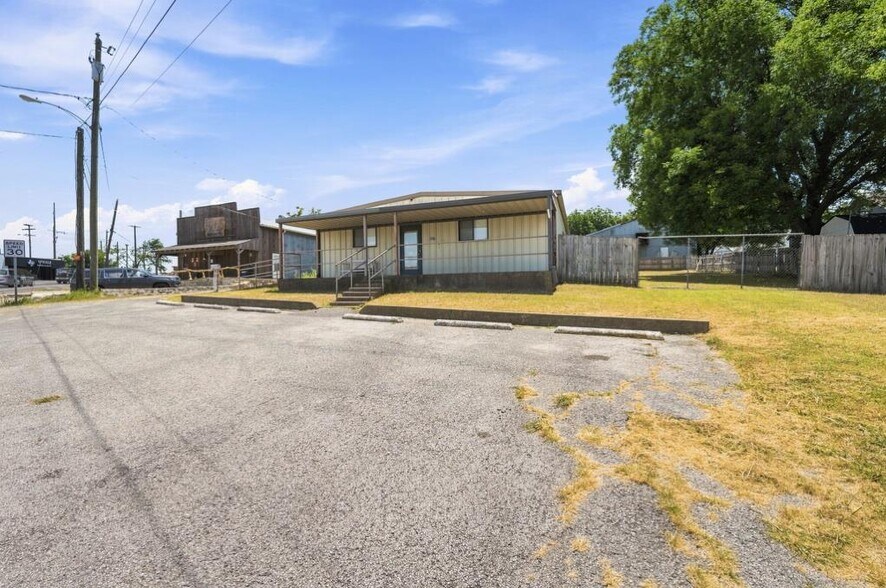 206 S Highway 77, Waxahachie, TX à louer - Photo de l’immeuble – Image 2 sur 9
