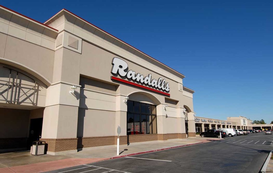 7031-7099 Highway 6 N, Houston, TX à louer - Photo de l’immeuble – Image 3 sur 12