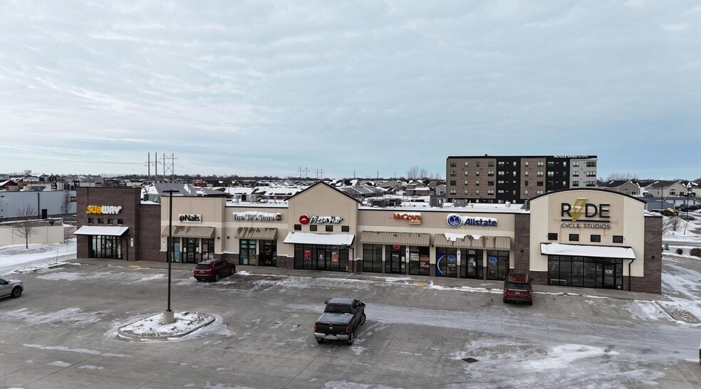 3155 Bluestem Dr, West Fargo, ND à vendre - Photo de l’immeuble – Image 3 sur 9