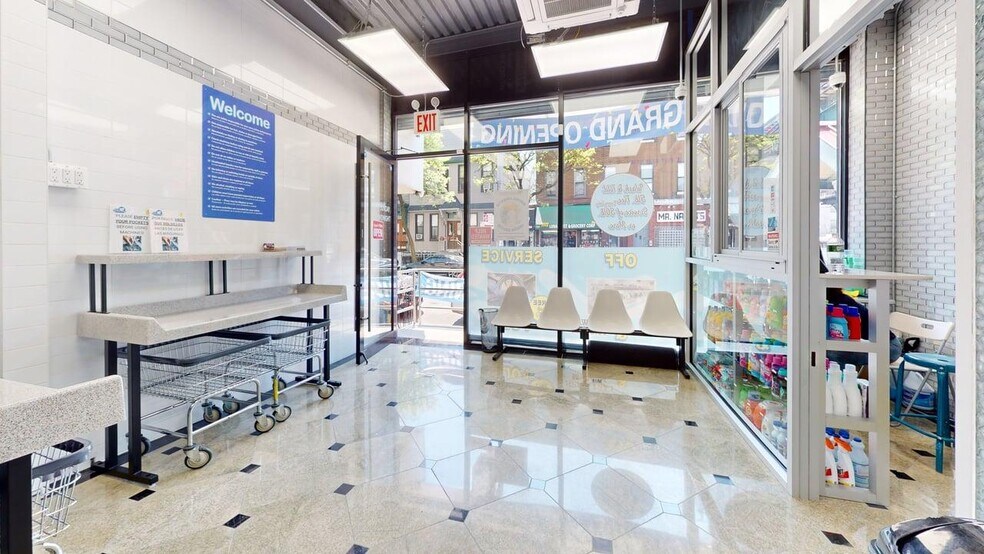 703 Seneca Ave, Ridgewood, NY à vendre - Photo de l’immeuble – Image 3 sur 13